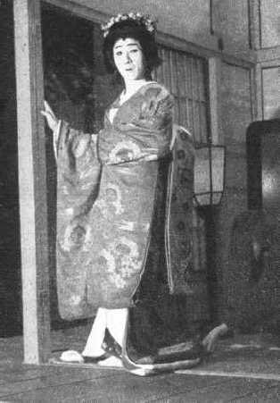 wide-sleeved, padded-hem kimono